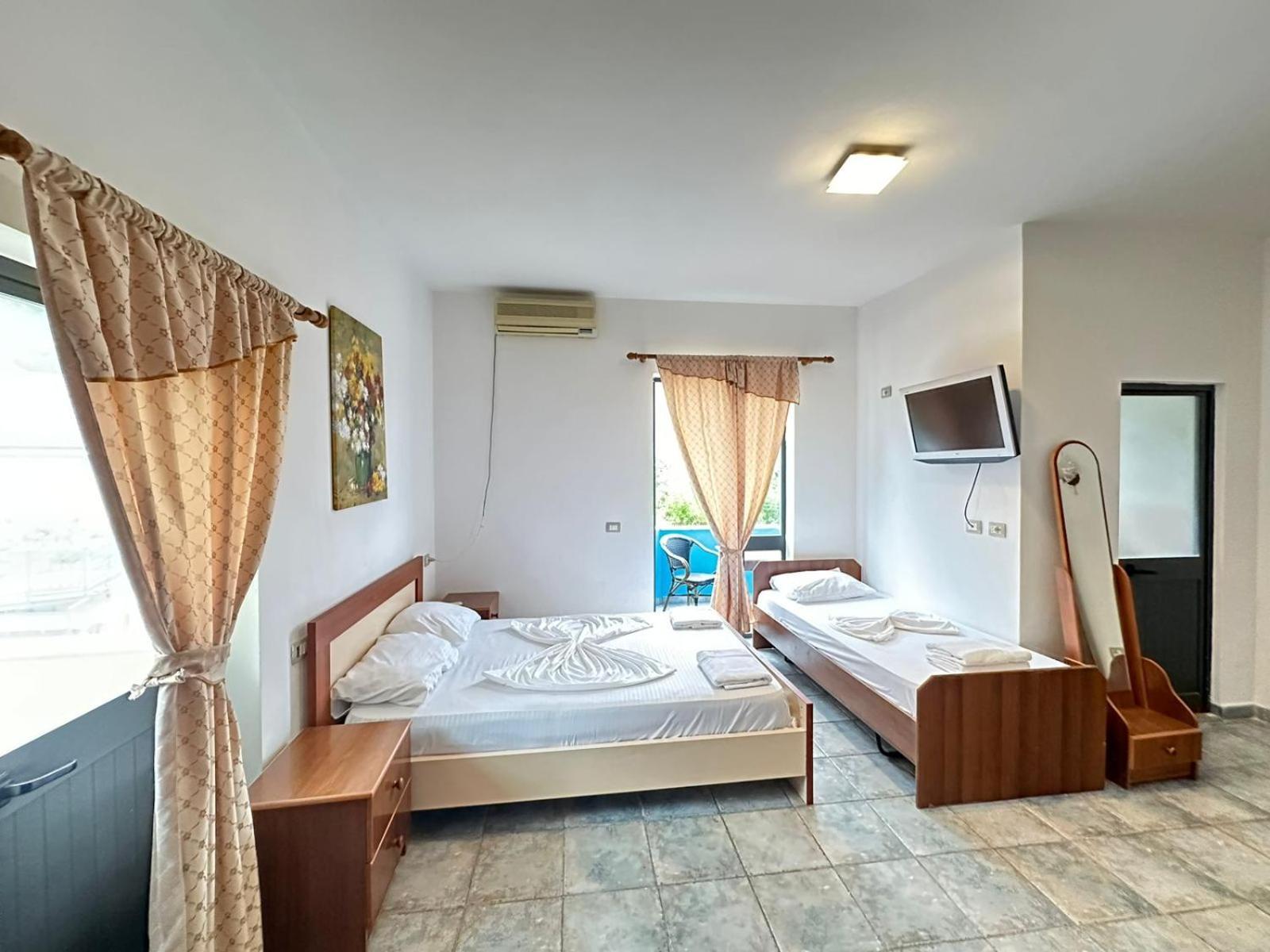 Hotel Adriatik Shëngjin 外观 照片